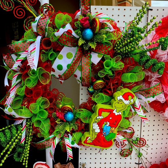 Grinch Wreath - Picture 1 of 4